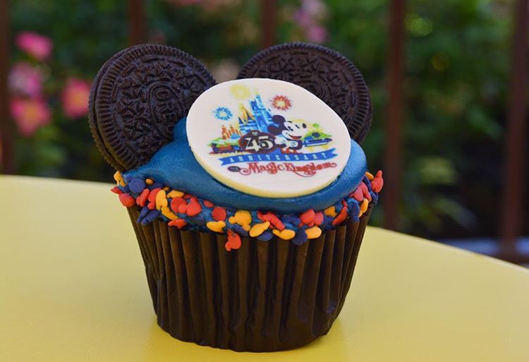 Cupcake comemorativo '45º aniversário Walt Disney World'. (Reprodução/Instagram)