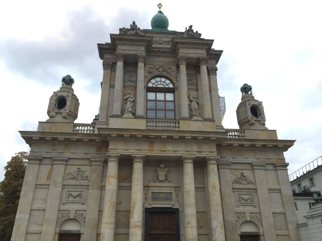 Igreja da Santa Cruz, localizada na Krakowskie Przedmieście.