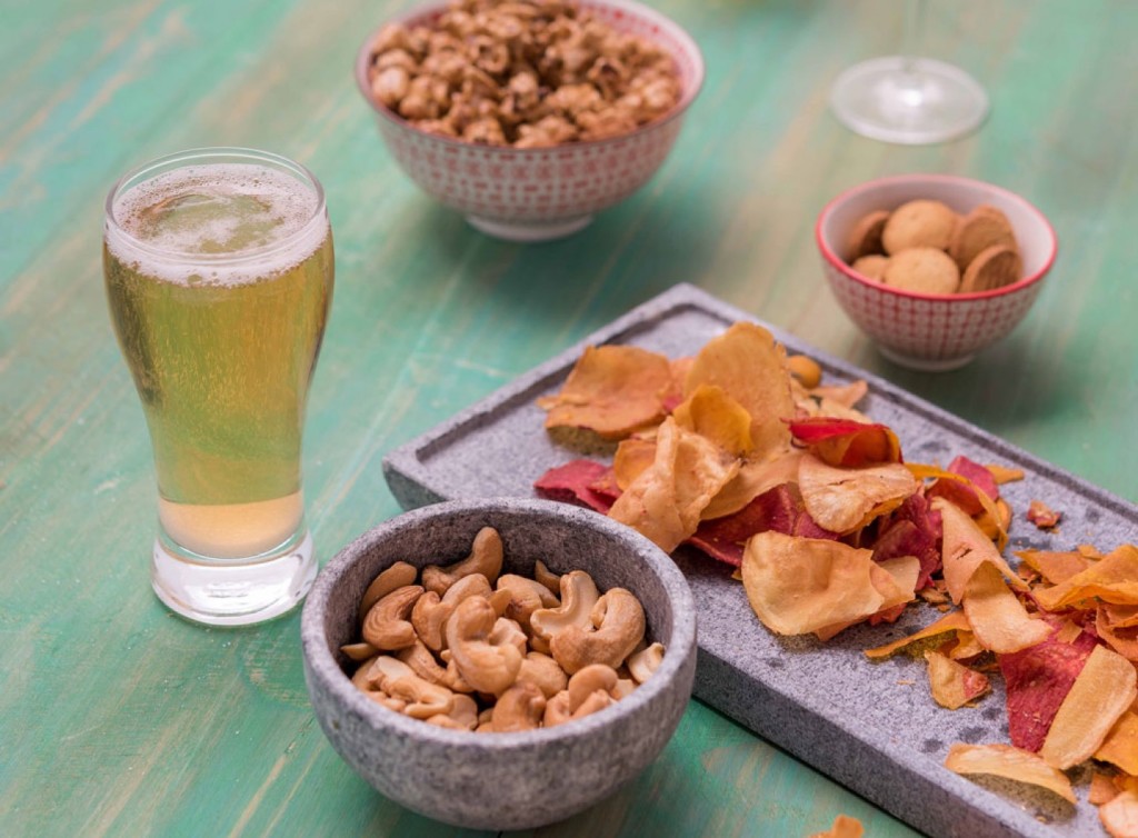 O combo com snack salgado mais cerveja Colorado sai por R$ 18. (Divulgação/LATAM)