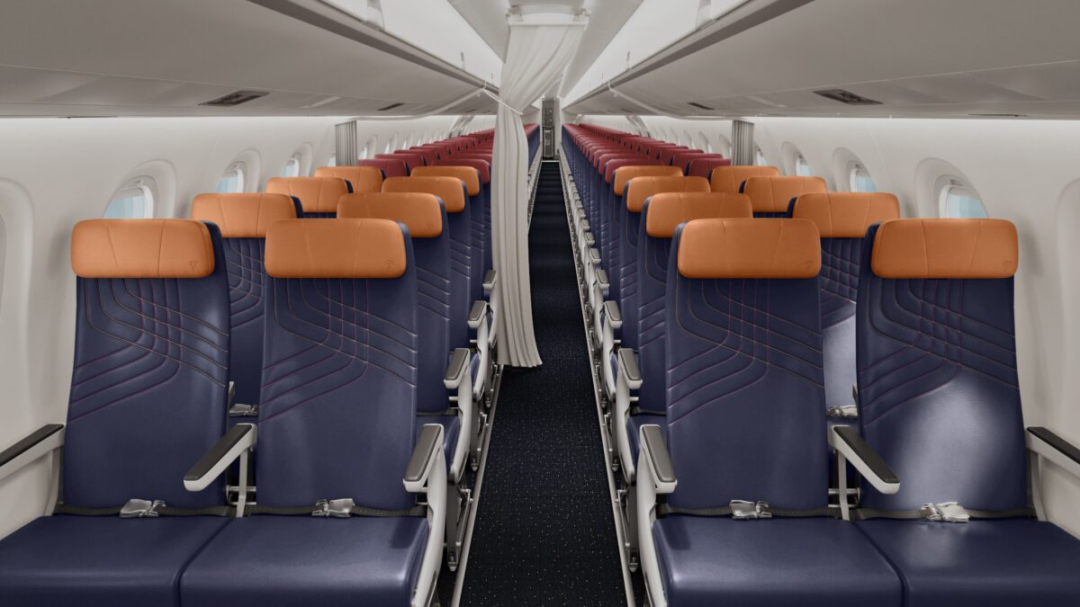A LATAM equipará seus E195-E2 com assentos Recaro, os mesmos utilizados pela KLM Cityhopper. (Divulgação/LATAM)