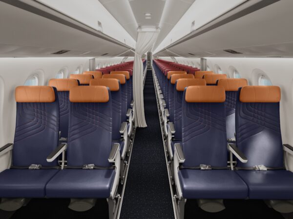 A LATAM equipará seus E195-E2 com assentos Recaro, os mesmos utilizados pela KLM Cityhopper. (Divulgação/LATAM)